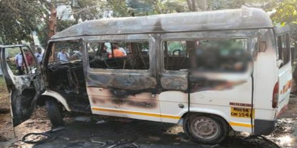 पुणे में बस में लगी आग, चार लोगों की मौत, 8 झुलसे