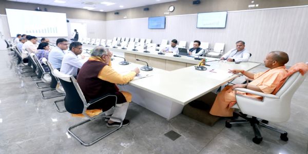 व्यापारियों से संवाद बनाकर राजस्व संग्रह के तय लक्ष्यों को प्राप्त किया जाए : मुख्यमंत्री