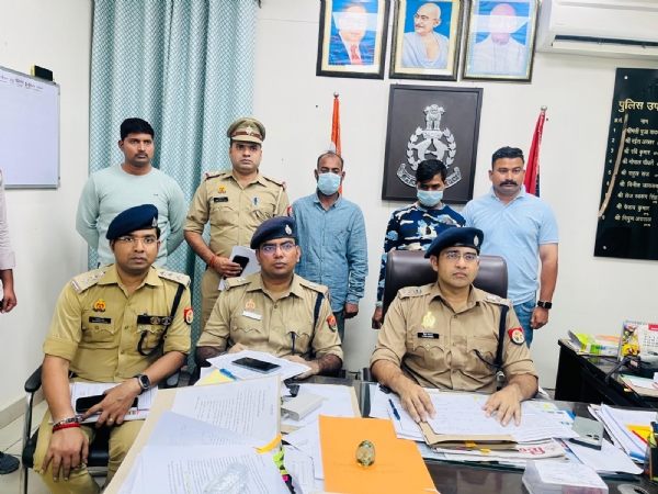 घटना का खुलासा करते पुलिस उपायुकत ्