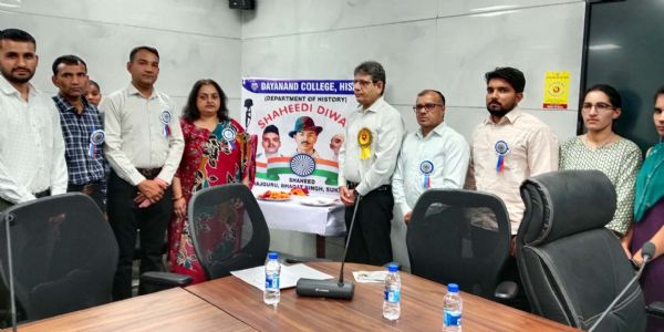 हिसार : शहीदों सपनों का राष्ट्र बनाने में योगदान दें युवा वर्ग : डॉ. विक्रमजीत