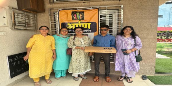 कलेक्टर अबिनाश मिश्रा की पहल पर दृष्टिबाधित वेश देवांगन को मिला लैपटाप