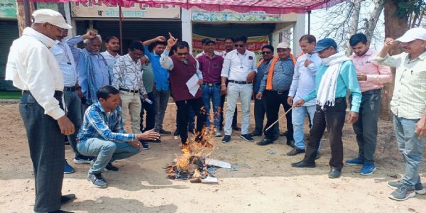 कोरबा :  ग्राम पंचायत सचिवों की हड़ताल जारी