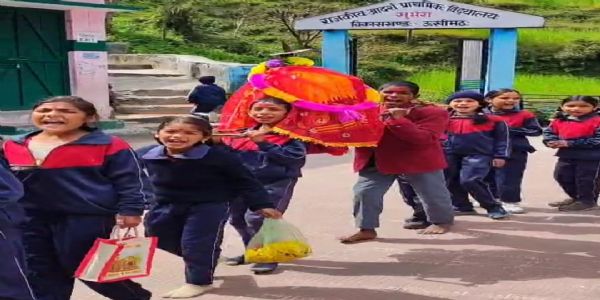 रुद्रप्रयाग में फूल देई, वोट देई के तहत बच्चों ने संभाली मतदाता जागरूकता अभियान की जिम्मेदारी