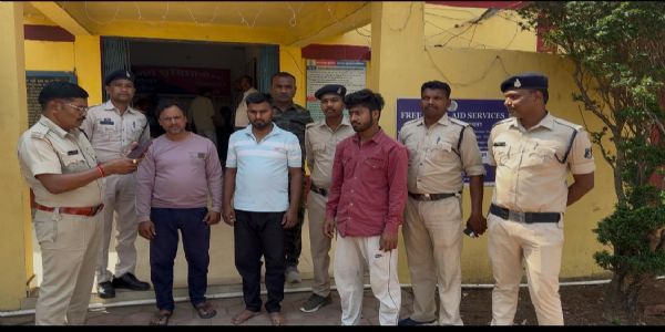 (संशोधित) बलरामपुर : फर्जी पुलिस बनकर ठगने वाले तीन साइबर आरोप‍ित गिरफ्तार, भेजे गए जेल