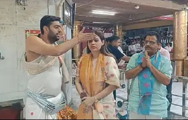 नाजिया इलाही खान ने किए भगवान महाकाल के दर्शन