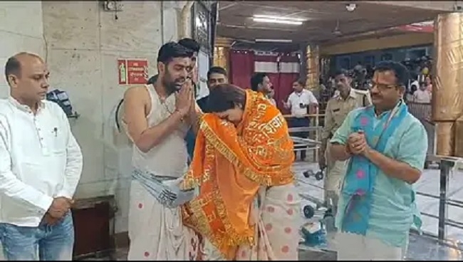 नाजिया इलाही खान ने किए भगवान महाकाल के दर्शन
