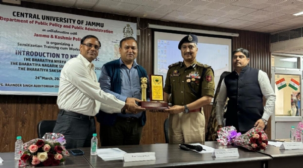 जम्मू केंद्रीय विश्वविद्यालय और जम्मू-कश्मीर पुलिस ने नए कानूनी ढाँचे पर कार्यशाला आयोजित की