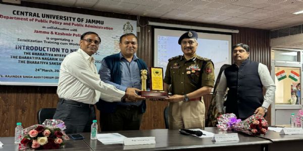 जम्मू केंद्रीय विश्वविद्यालय और जम्मू-कश्मीर पुलिस ने नए कानूनी ढाँचे पर कार्यशाला आयोजित की