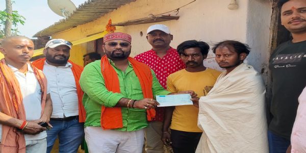 श्राद्ध में पहुंचे रामनवमी महासमिति के अध्यक्ष ने 11000 का दिया सहयोग