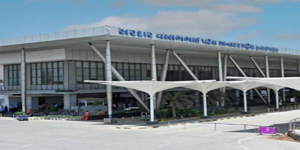 अबुधाबी से आए दो प्रवासियों के पास से मिला 3 किलो सोना