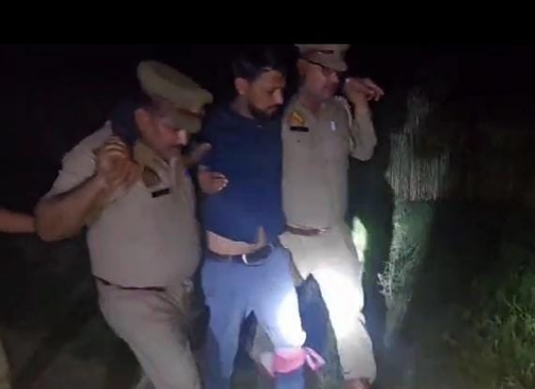 थाना कटघर क्षेत्र में हुई मुठभेड़ की जानकारी देते एसपी सिटी कुमार रणविजय सिंह।
