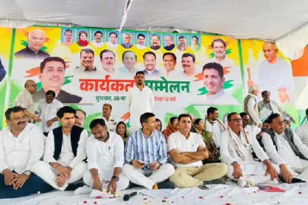 सतना में आयोजित जिला स्तरीय कार्यकर्ता संवाद कार्यक्रम