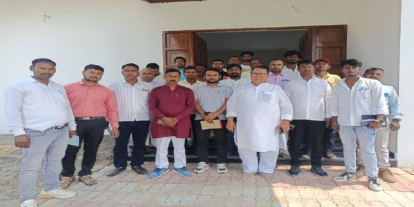 उत्तर प्रदेश मत्स्य पालको की टीम पहुंची संग्रामपुर, सीखे कश फिशरीज के गुर