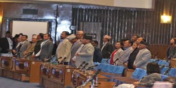 नेपाल : एक सरकारी कर्मचारी को बर्खास्त करने के कारण विपक्षी दलों ने किया संसद अवरुद्ध
