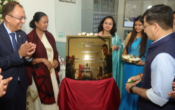 देहरादून में ऑल्ट्रस हेल्थकेयर का शुभारंभ करती मुख्य सचिव।