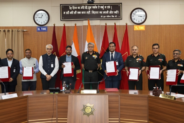 कार्यक्रम के दौरान ली गई ग्रुप फोटो