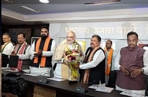 प्रदेश भाजपा कार्यालय में बैठक के दौरान अमित शाह