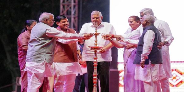 नई दिल्ली में सम्राट विक्रमादित्य महानाट्य के महामंचन का दीप प्रज्ज्वलित कर शुभारंभ