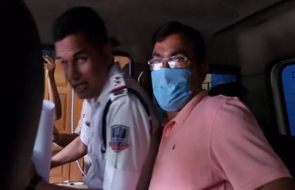 गिरफ्तार पूर्व रेलवे कर्मचारी