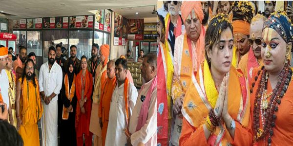 पदयात्रा के दौरान प्रयागराज महाकुंभ में चर्चित रहीं हर्षा रिछारिया