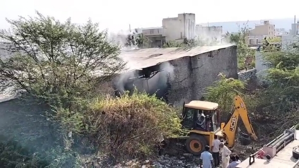 चित्तौड़गढ़ शहर में स्थित एक टेंट हाउस गोदाम में आग से लाखों का नुकसान।