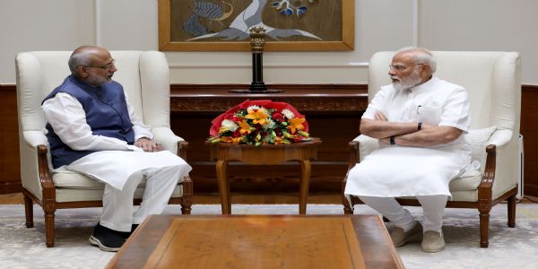 महाराष्ट्र के राज्यपाल सी.पी. राधाकृष्णन मंगलवार को प्रधानमंत्री नरेन्द्र मोदी से मुलाकात के दौरान