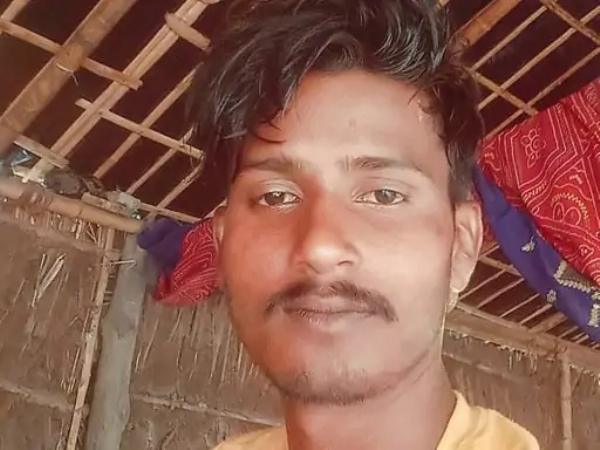 तेज रफ्तार ट्रक ने लकड़ी से लदे ट्रैक्टर को पीछे से मारी जोरदार टक्कर, मौके पर ही हुई मजदूर की मौत