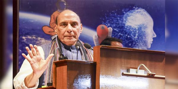 फोटो: छत्रपति संभाजी नगर में कार्यक्रम को संबोधित करते हुए रक्षा मंत्री राजनाथ सिंह