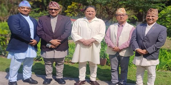 पूर्व राजा ज्ञानेन्द्र शाह के साथ आरपीपी नेता