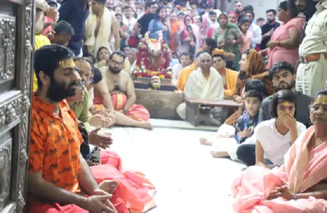 गायक अरिजीत सिंह ने किए भगवान महाकाल के दर्शन