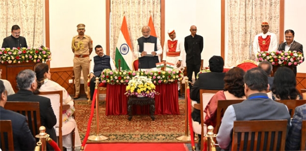 फोटो: राजभवन में नवनियुक्त सूचना आयुक्तों शपथ दिलाते हुए राज्यपाल सी.पी. राधाकृष्णन