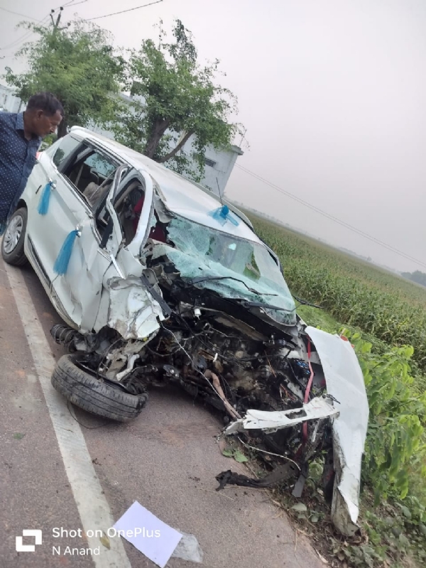 अररिया फोटो:दुर्घटनाग्रस्त कार