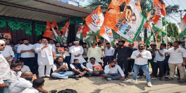 प्रदेश कांग्रेस के कार्यकर्ताओं ने ईडी कार्यालय के पास किया प्रदर्शन