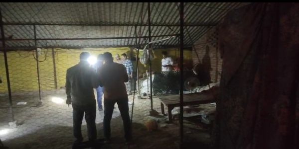 मुर्गी फार्म पर सो रहे युवक की निर्मम हत्या