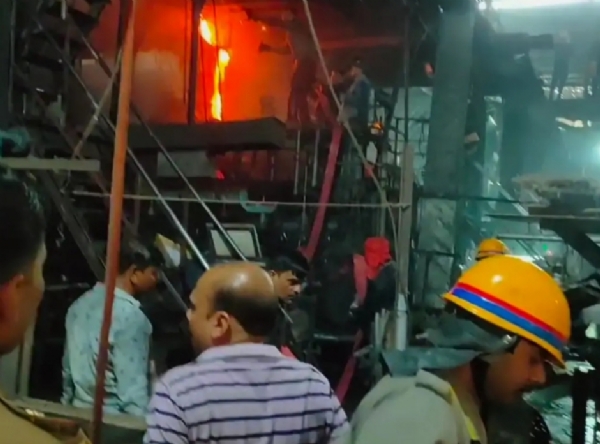 धू धू कर जलती आग