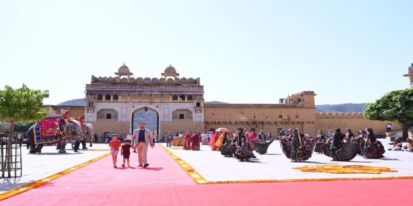 (अपडेट) अमेरिकी उपराष्ट्रपति जेडी वेंस ने परिवार के साथ आमेर किले का किया भ्रमण