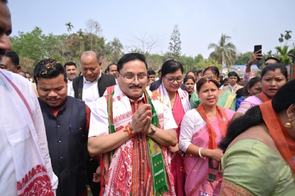 राभा हाजोंग में चुनावी रैली के दौरान दिलीप सैकिया। राभा हाजोंग में चुनावी रैली के दौरान दिलीप सैकिया।