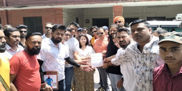परशुराम अखाड़े ने दी श्रद्धांजलि तो बजरंग दल ने किया प्रदर्शन