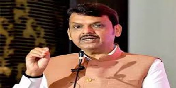 जम्मू-कश्मीर में फंसे 83 पर्यटकों को विशेष विमान से वापस लाया जाएगा: मुख्यमंत्री फडणवीस