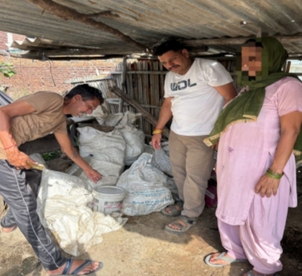 महिला को अवैध शराब  के साथ  किया गिरफ्तार
