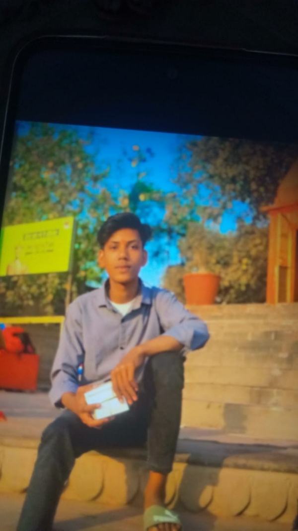 मृत राज शर्मा की फाइल फोटो