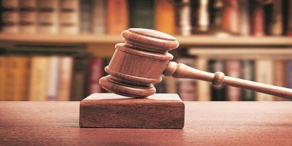 महिला डॉक्टर के खिलाफ दर्ज एफआईआर में दंडात्मक कार्रवाई करने पर रोक