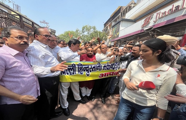 व्‍यापारियों के दिल्‍ली बंद का नेतृत्‍व करते कैट महामंत्री प्रवीण खंडेलवाल