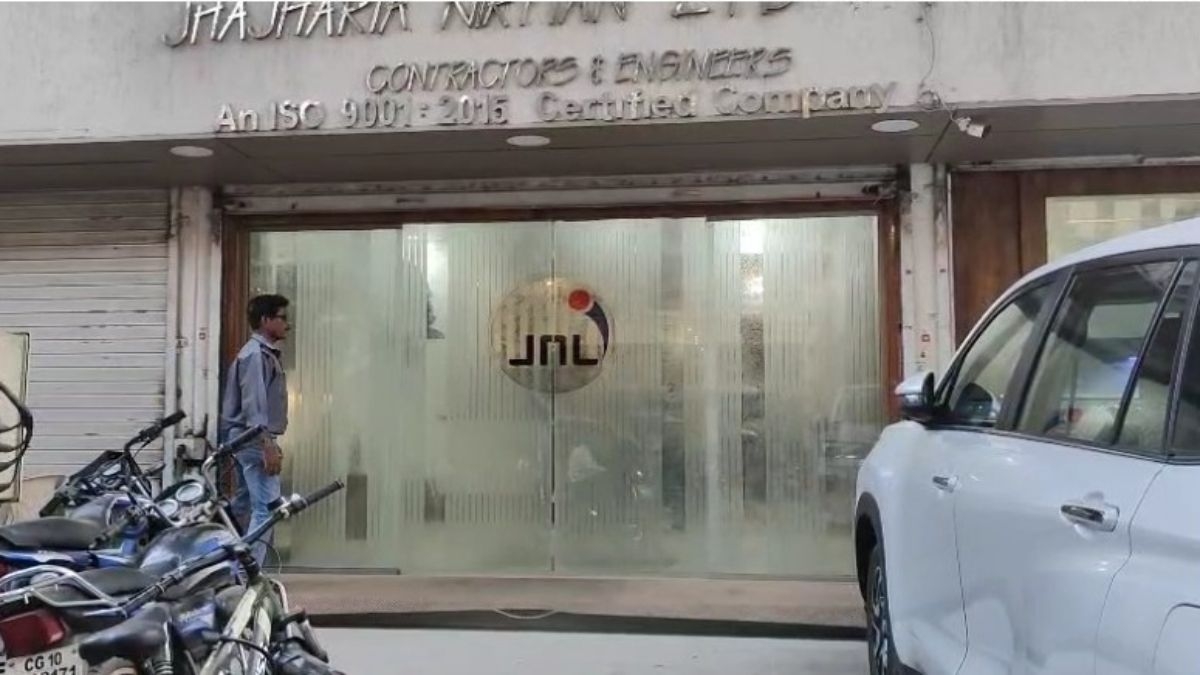 बिलासपुर में झाझरिया कंस्ट्रक्शन लिमिटेड पर दबिश