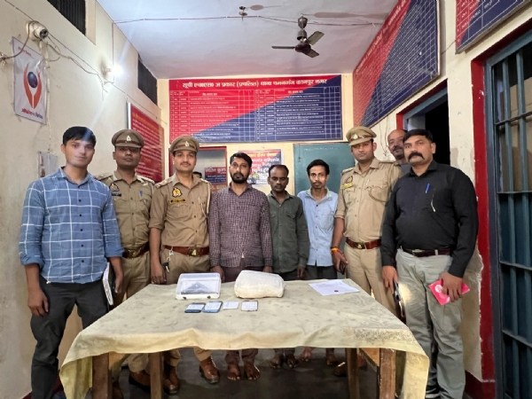 पुलिस की गिरफ्त में  तीनों आरोपित