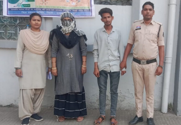 पुलिस के गिरफ्त में पाकिस्तानी