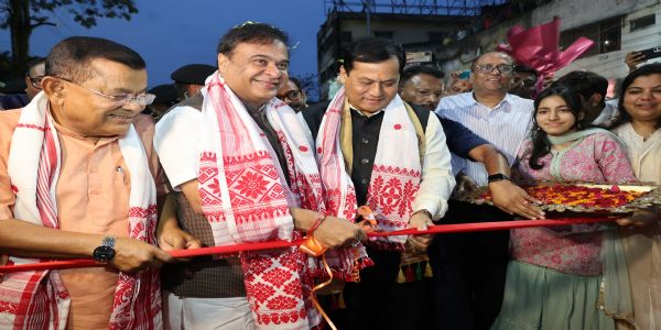 डिब्रूगढ़ में मुख्यमंत्री और केंद्रीय मंत्री ने दो फ्लाईओवरों का किया उद्घाटन