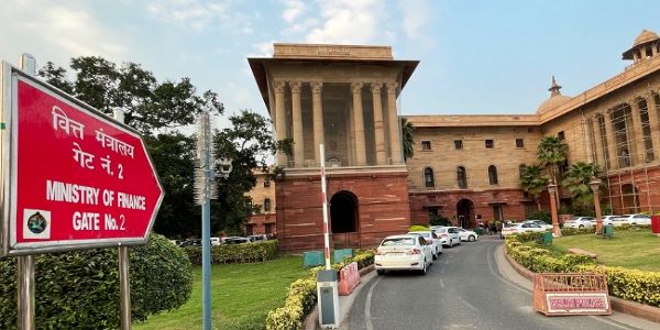 संसद के मानसून सत्र में बीमा संशोधन विधेयक पेश करने की तैयारी में सरकार