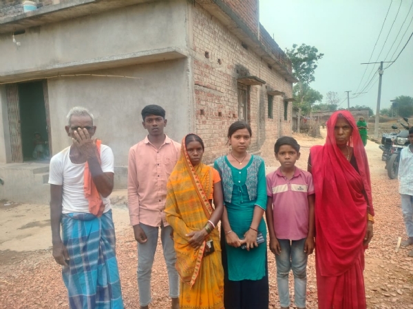 अगवा मजदूरों के परिजन