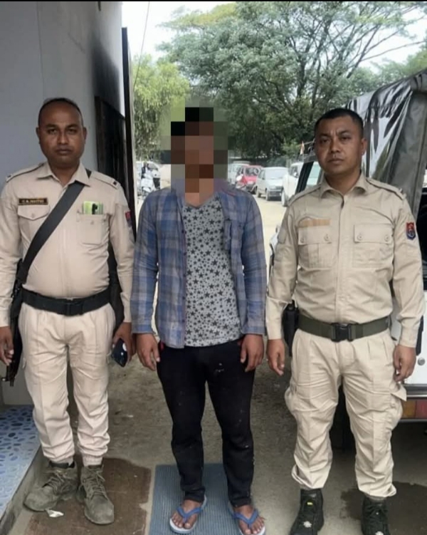 मणिपुर में गिरफ्तार किए गए उग्रवादियों की तस्वीर।